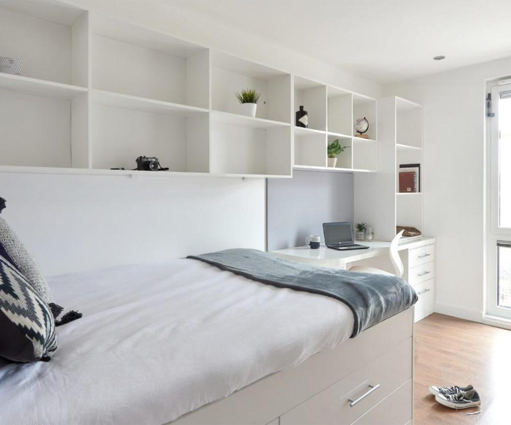 Zeni Ensuite, In Liverpool Luaran gambar