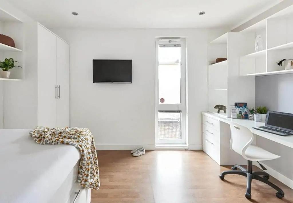 Zeni Ensuite, In Liverpool Luaran gambar